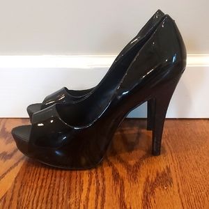 Jessica Simpson patent leather heels snakeskin detail size 9.5